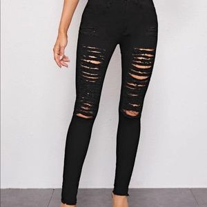 I’m selling these cute ripped jeans,for women.